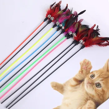 Atsitiktinė Spalva Kačių Žaislai Su Mažais Bell Plunksna, Kaip Paukščiai, Gamtos Juodos Spalvos Kolona Padaryti Cat Stick 1PCS