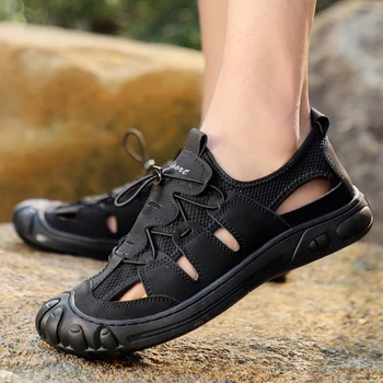 Sandalai vyrų vasaros 2021 nauji vyriški laisvalaikio tuščiaviduriai batus neslidžiais skylę batai minkšto dugno odos vyriški sandalai